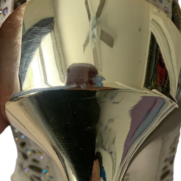 BCBGMAXAZRIA Peacock Powder Iridescent Suede Laser Cut Jeweled Gold Heel Size 7 - Picture 10 of 13